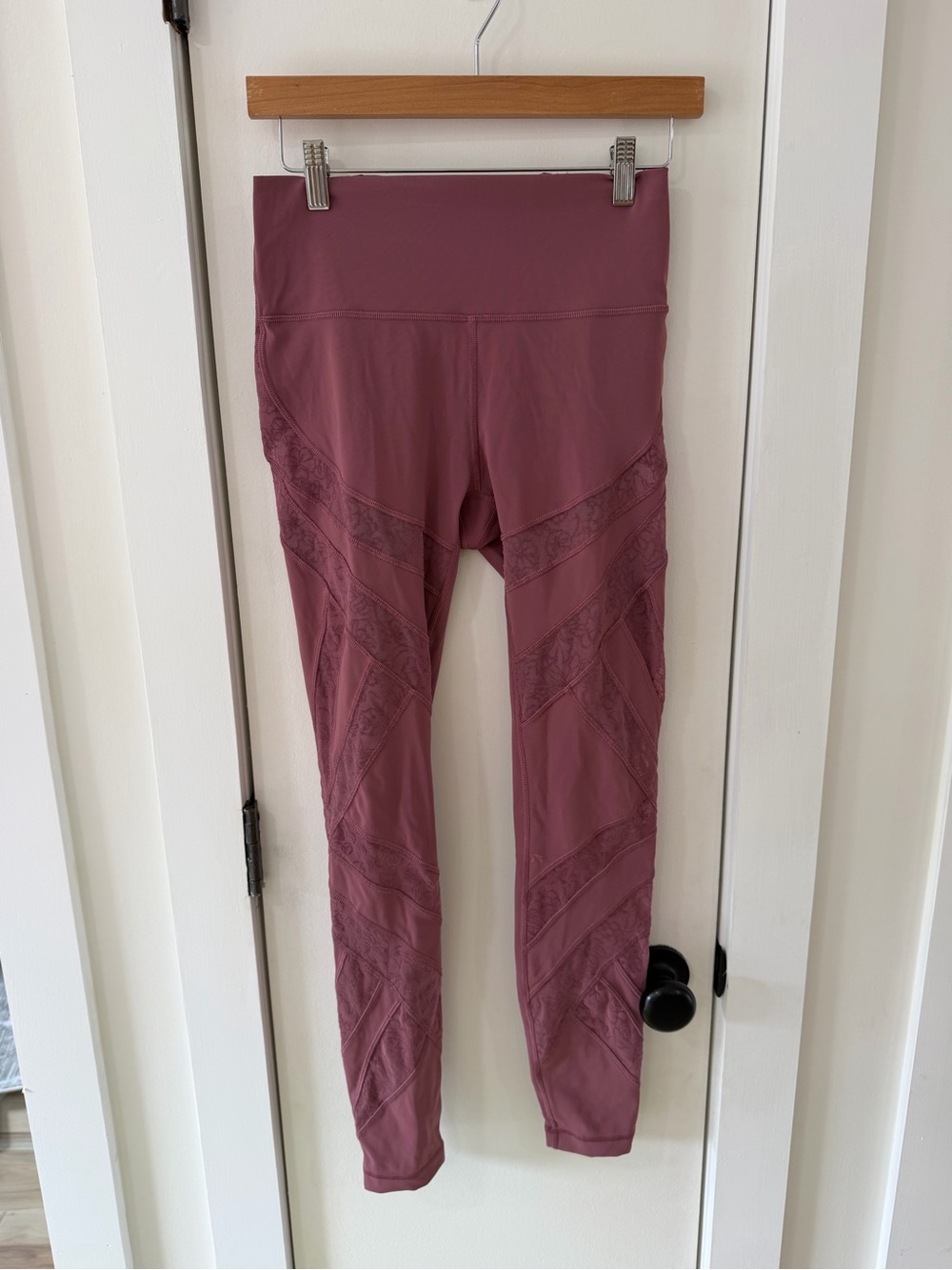 Lululemon Women’s Leggings Mauve & Sheer Detail Size 6